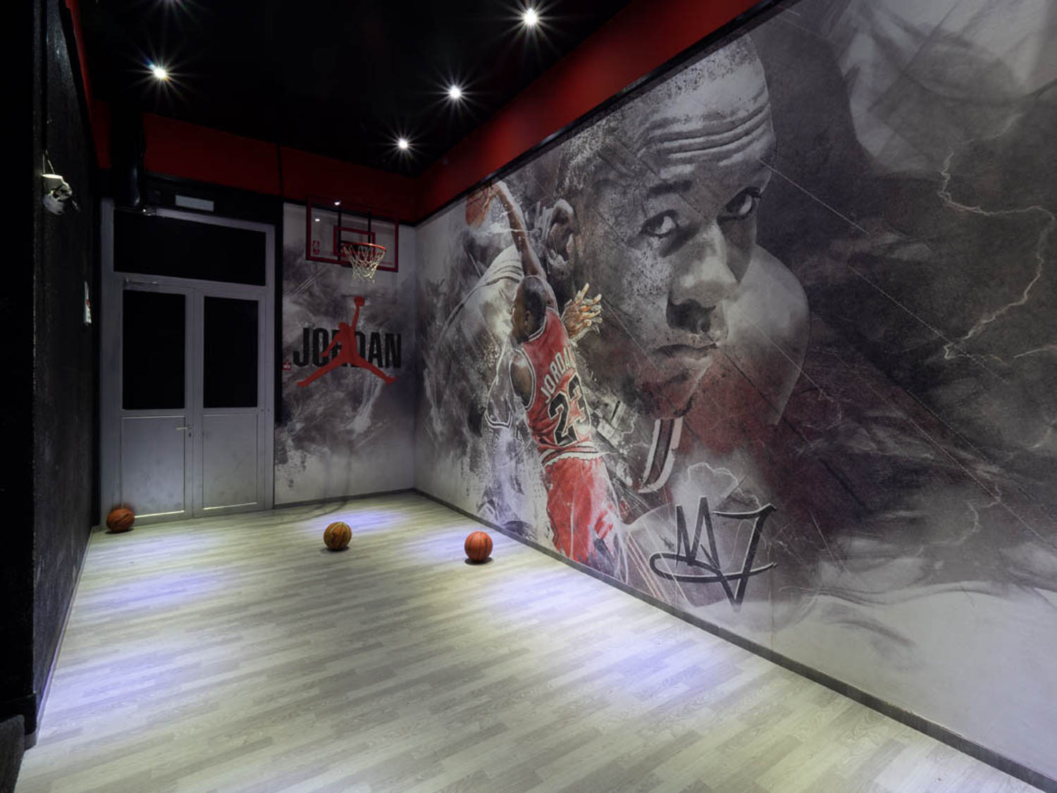 Trainingsraum mit Basketball-Wandbild